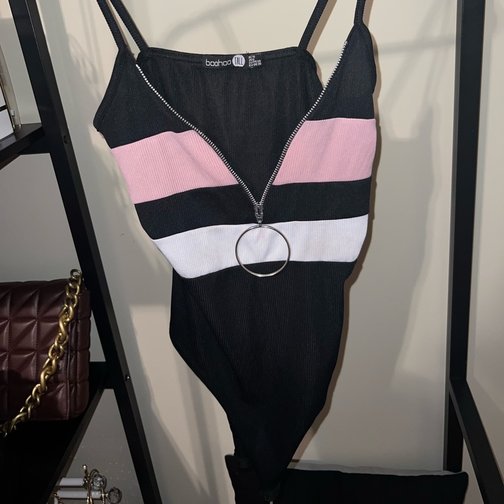Boohoo O-Ring Bodysuit, size US 6